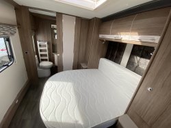 Coachman VIP 575 2021 Island Bed