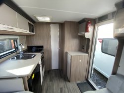 Coachman VIP 545 2020 Rear Island Bed