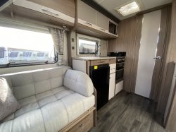 Coachman VIP 545 2020 Rear Island Bed