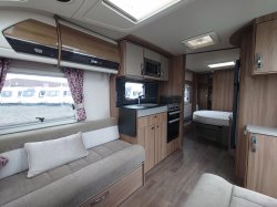 Swift Conqueror 645 2018 Island Bed