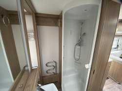 Coachman VIP 545 2019 Rear Island Bed
