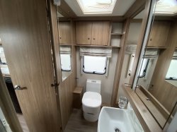 Coachman VIP 545 2019 Rear Island Bed
