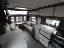 Coachman VIP 460 2025