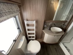 Coachman Laser 875 Xcel 2020 Transverse Island Bed