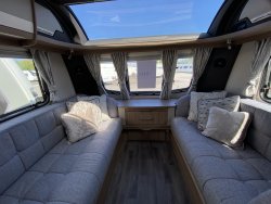 Coachman Laser 875 Xcel 2020 Transverse Island Bed