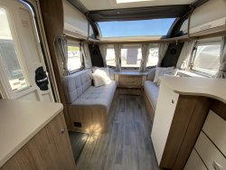 Coachman Laser 875 Xcel 2020 Transverse Island Bed