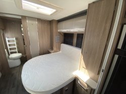 Coachman Laser 875 Xcel 2020 Transverse Island Bed