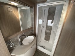 Coachman Laser 875 Xcel 2020 Transverse Island Bed
