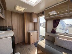 Swift Challenger Hi Style 560 2017 Rear Island Bed