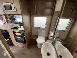 Swift Challenger Hi Style 560 2017 Rear Island Bed