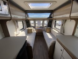 Coachman VIP 460 2018 End Bathroom