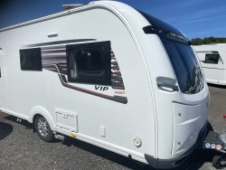 Coachman VIP 460 2018 End Bathroom