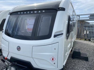 Coachman VIP 675 2023 Transverse Island Bed